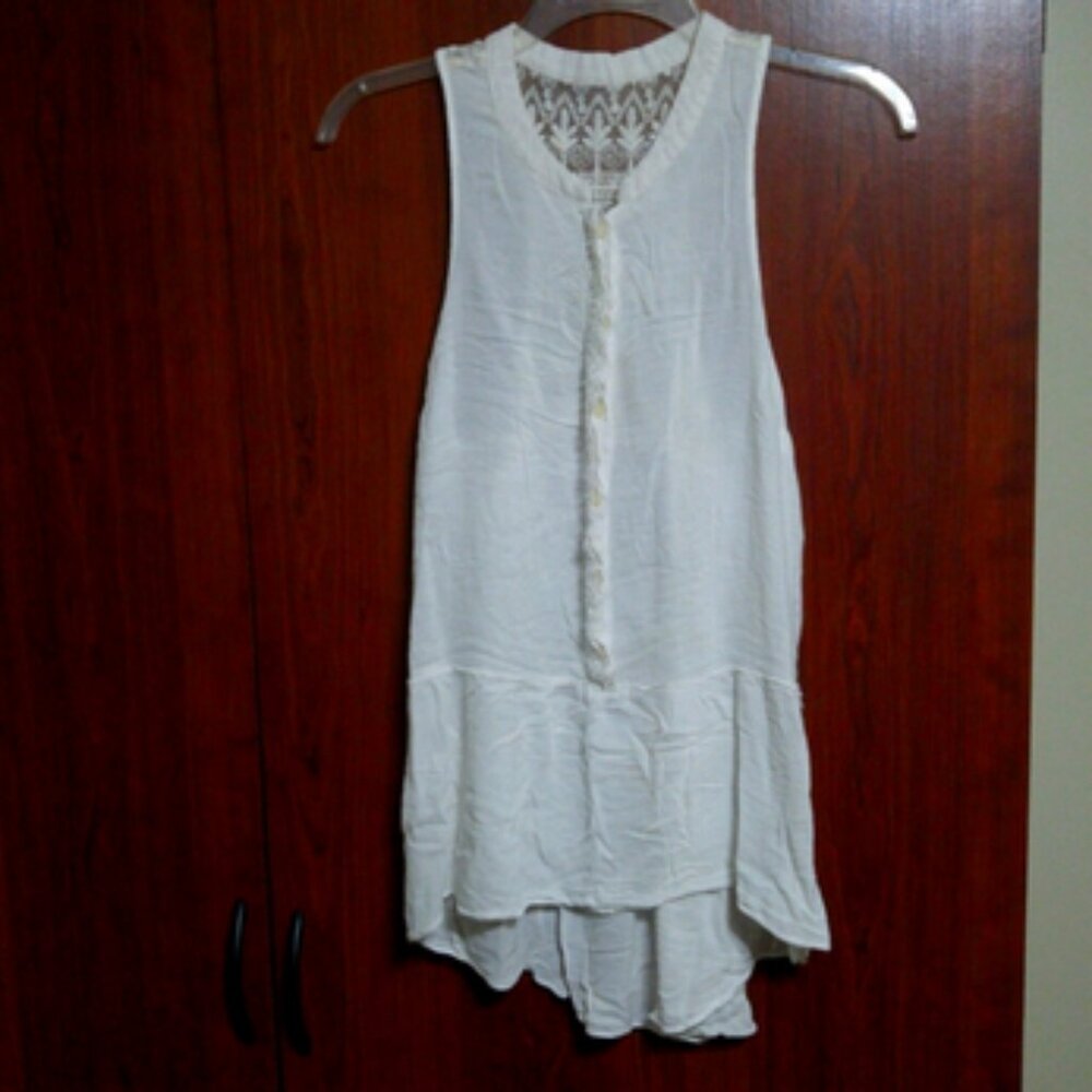 Aeropostale Textured Flowy White Top with Beading and Lace size Medium